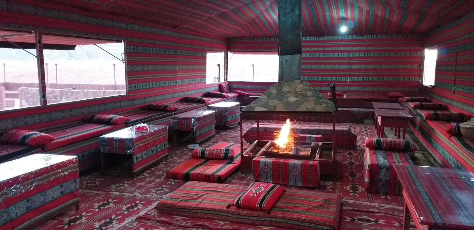 Ali BaBa Camp Hotel Wadi Rum Bagian luar foto