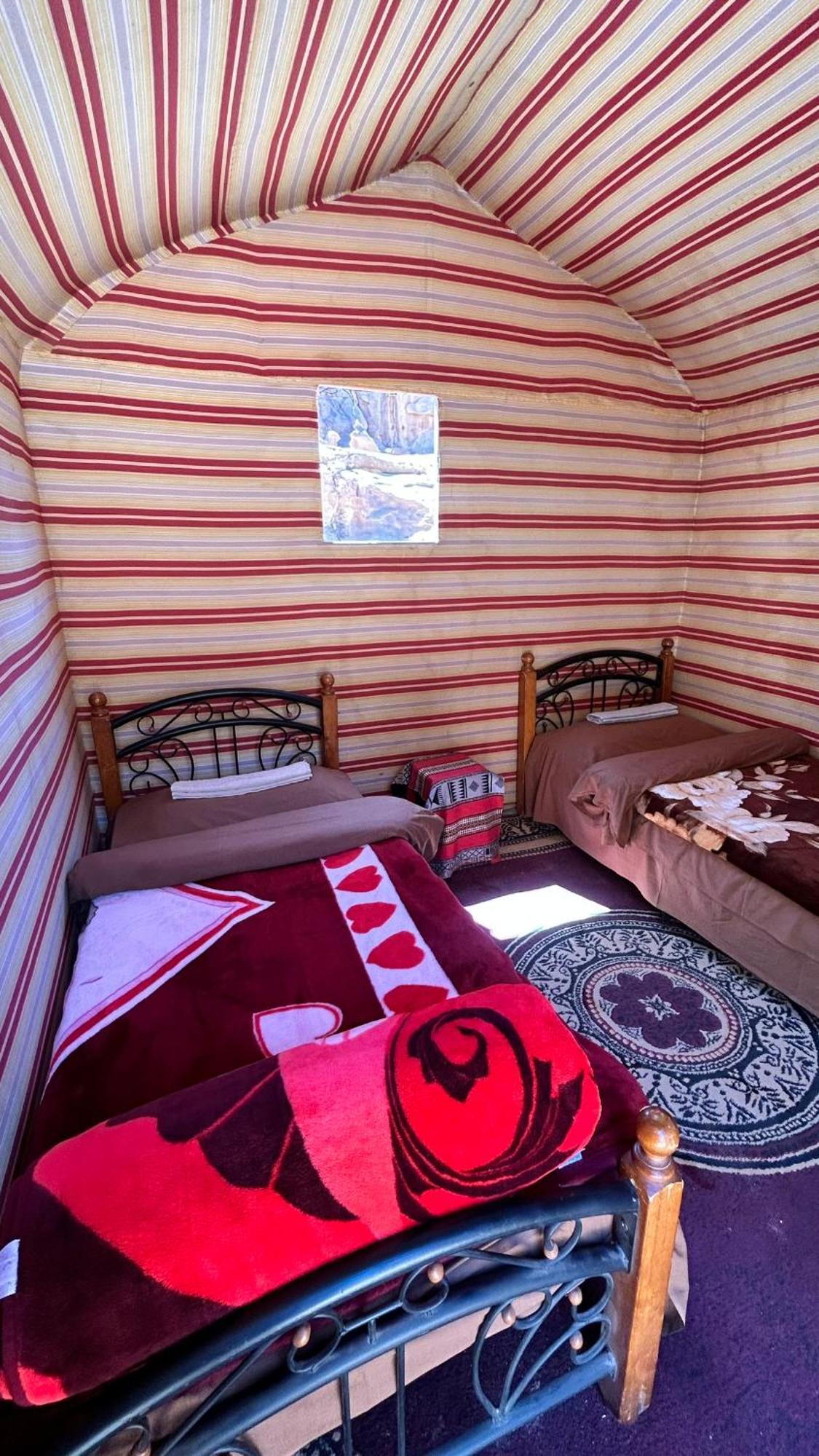 Ali BaBa Camp Hotel Wadi Rum Bagian luar foto